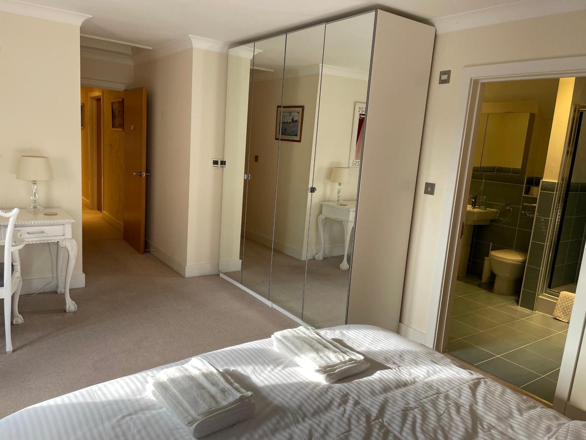 Top Floor En-Suite Double Bedrooms With Great View Of Windsor Castle & Free Parking Exterior foto