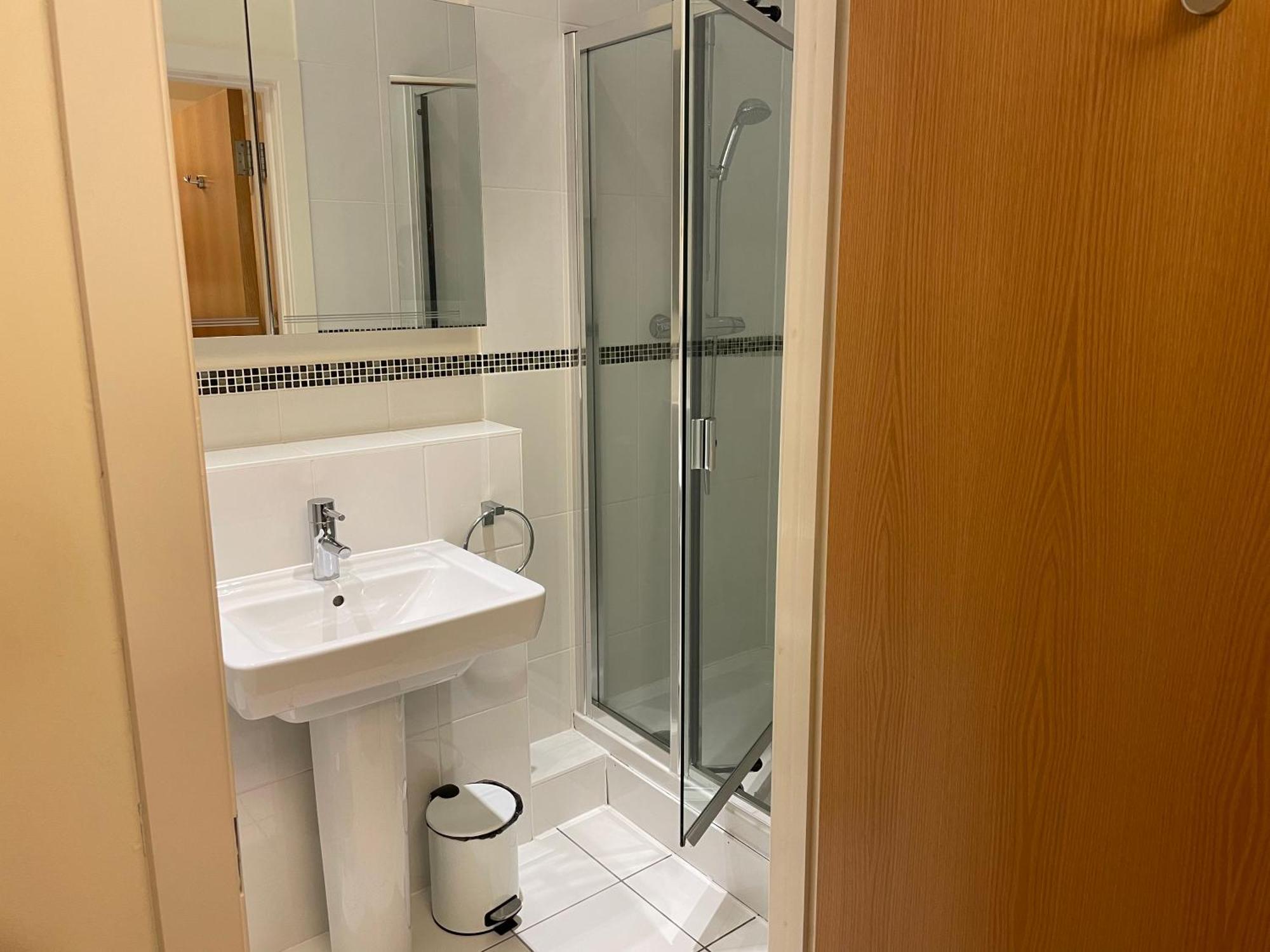 Top Floor En-Suite Double Bedrooms With Great View Of Windsor Castle & Free Parking Exterior foto