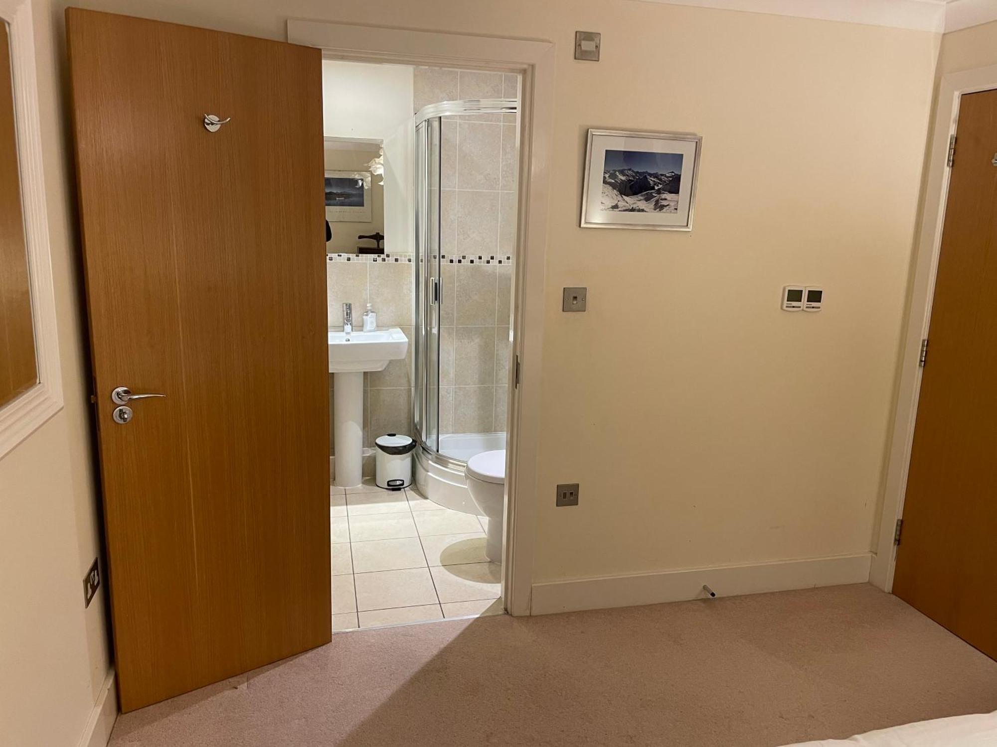 Top Floor En-Suite Double Bedrooms With Great View Of Windsor Castle & Free Parking Exterior foto