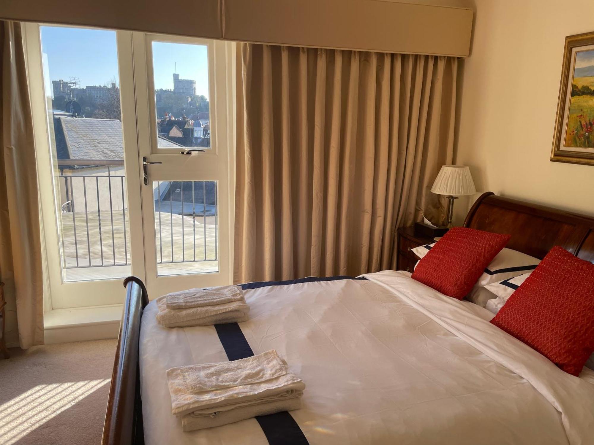 Top Floor En-Suite Double Bedrooms With Great View Of Windsor Castle & Free Parking Exterior foto