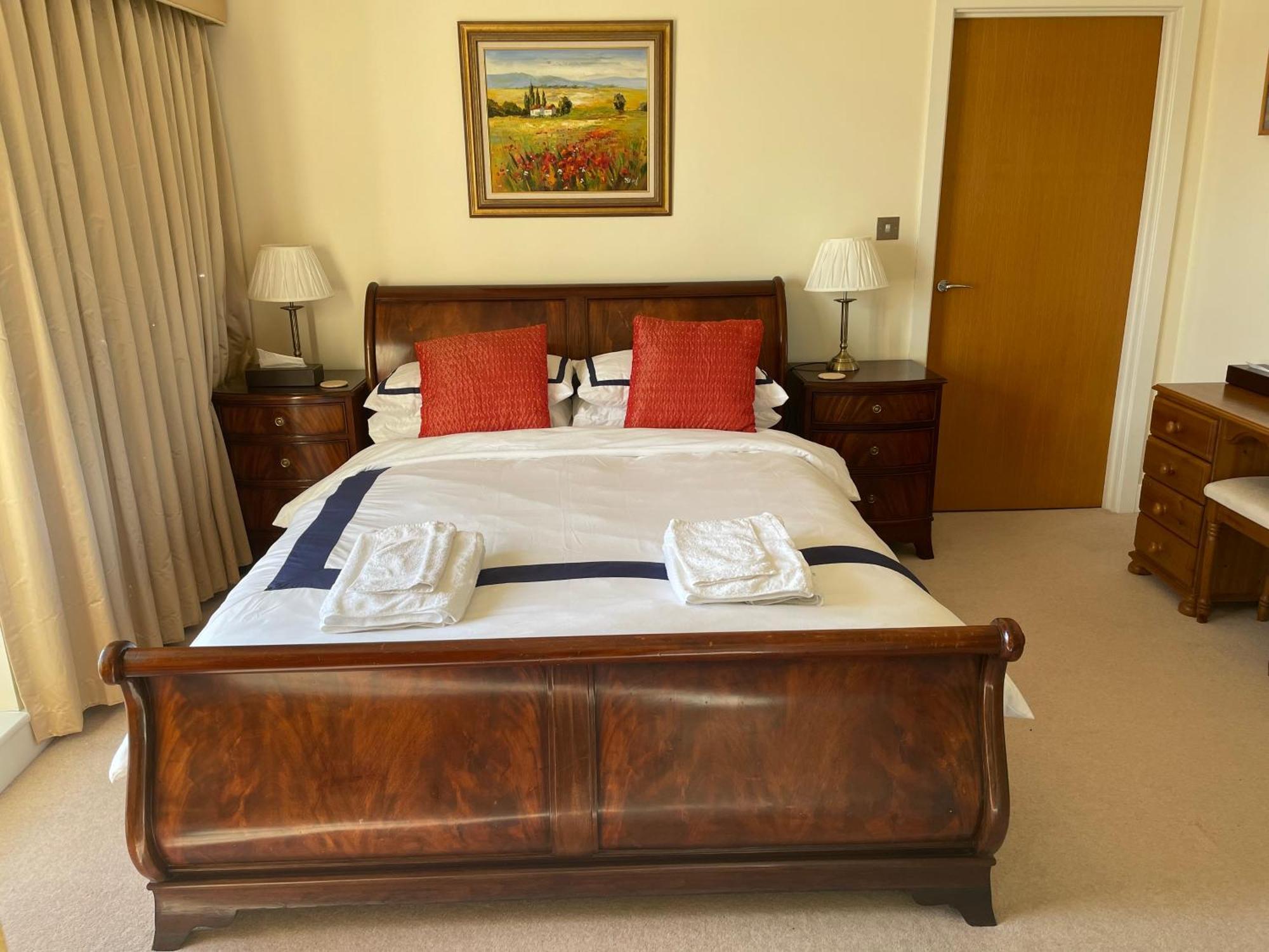Top Floor En-Suite Double Bedrooms With Great View Of Windsor Castle & Free Parking Exterior foto