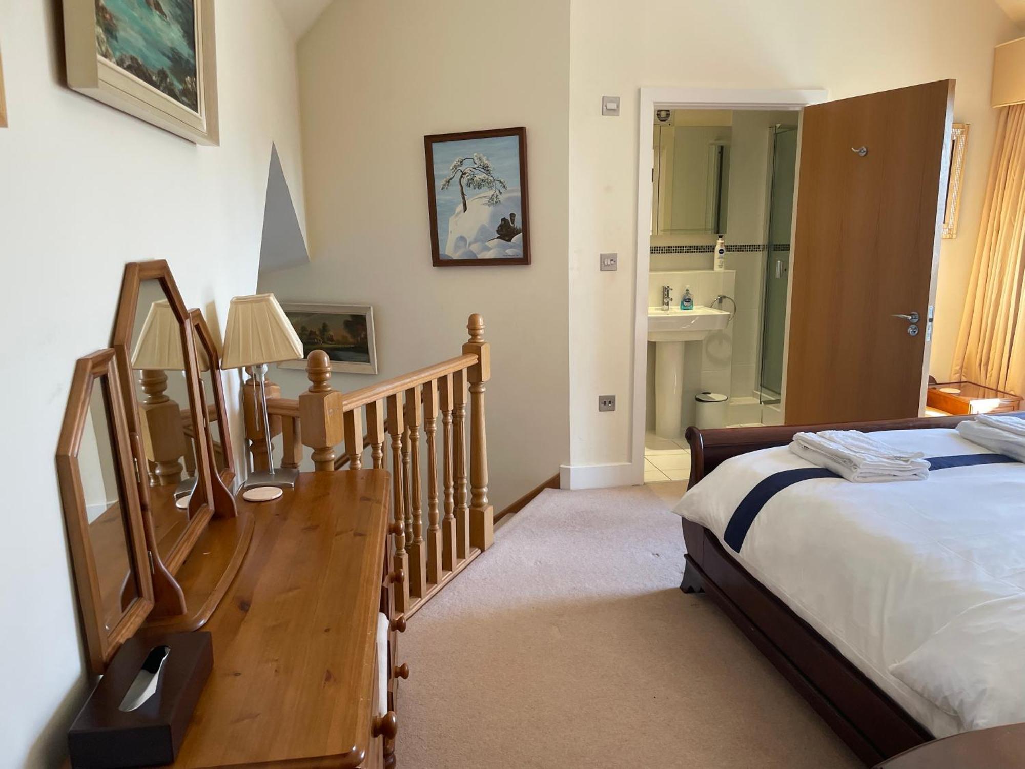 Top Floor En-Suite Double Bedrooms With Great View Of Windsor Castle & Free Parking Exterior foto