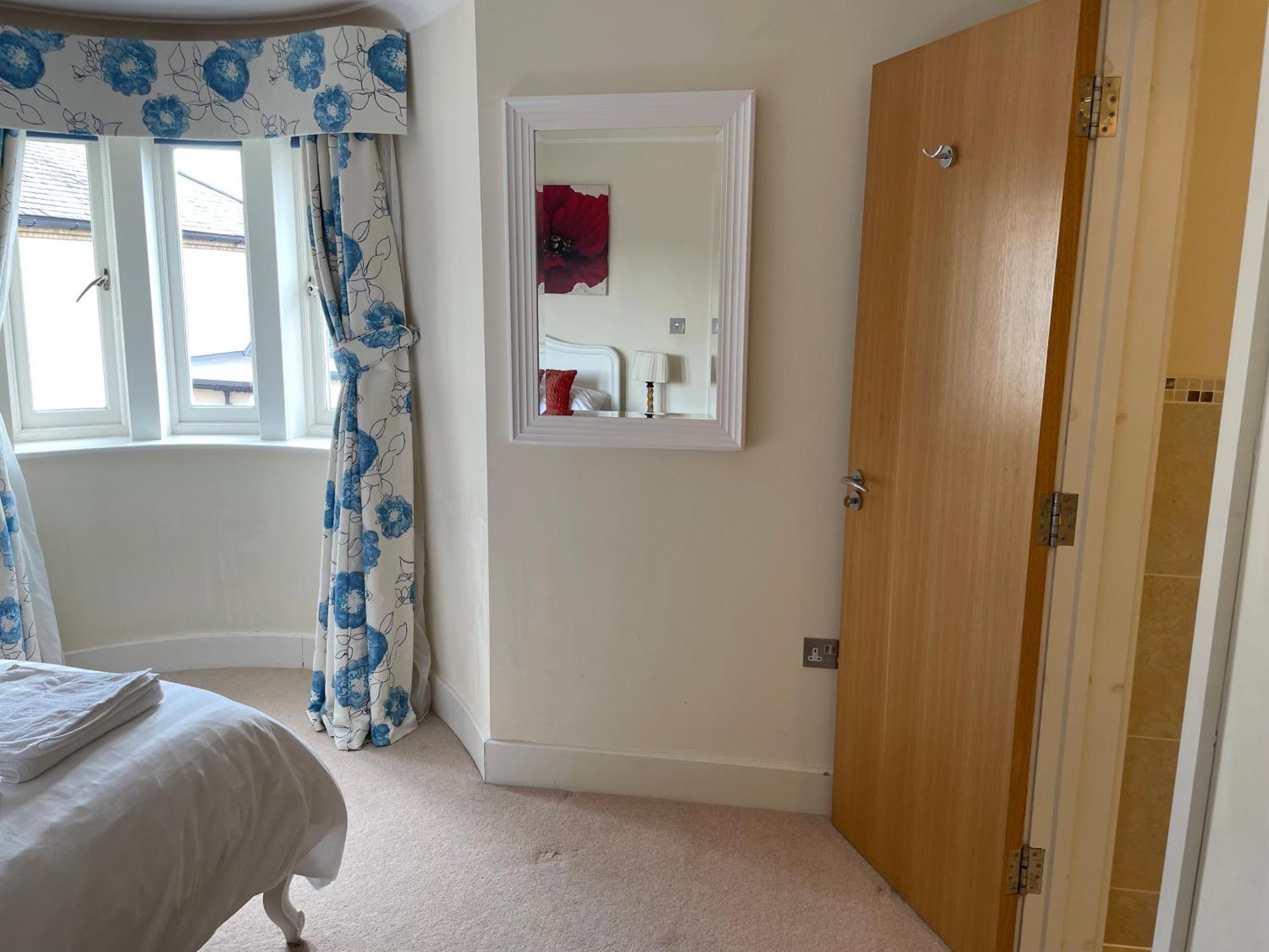 Top Floor En-Suite Double Bedrooms With Great View Of Windsor Castle & Free Parking Exterior foto