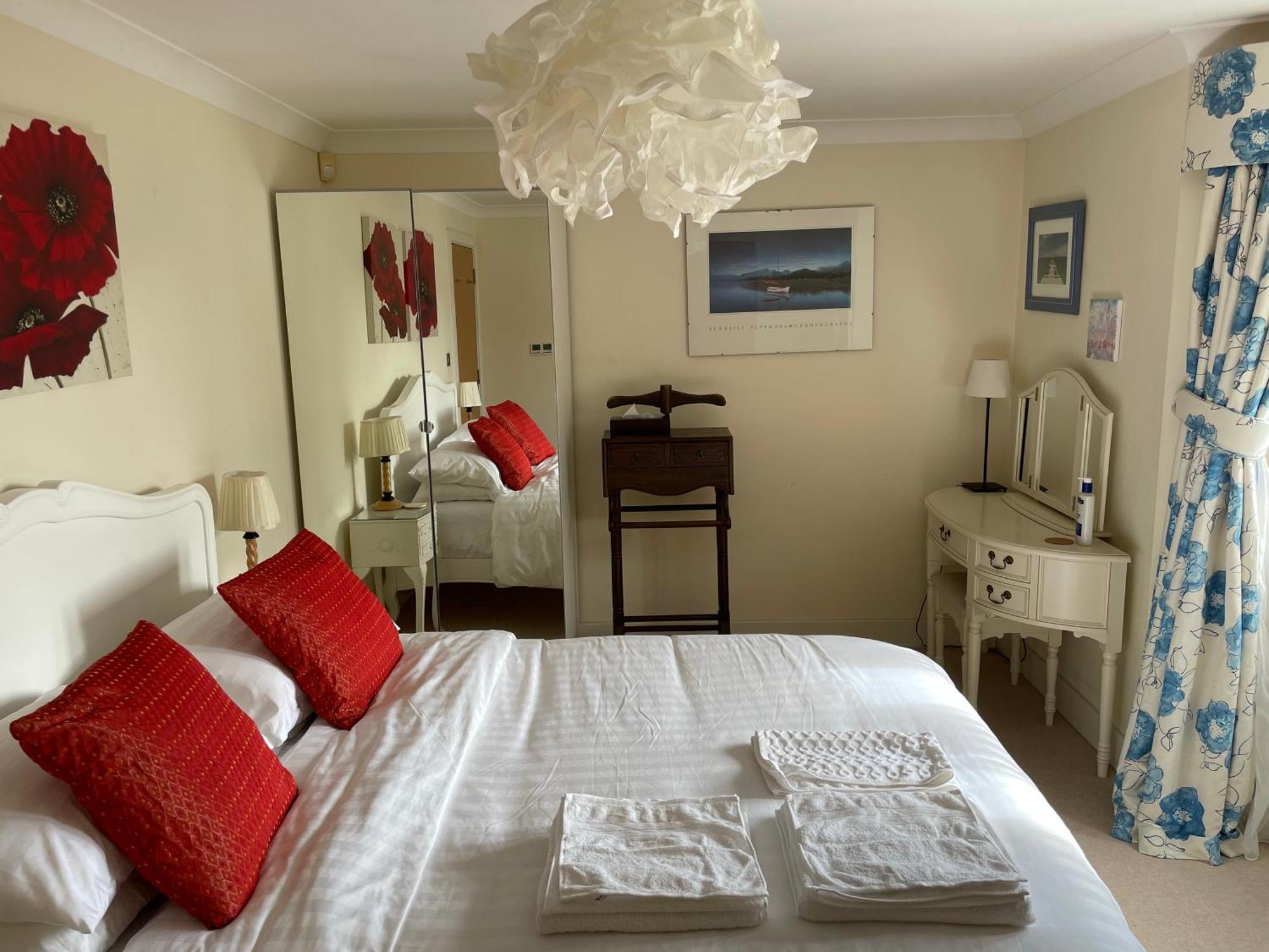 Top Floor En-Suite Double Bedrooms With Great View Of Windsor Castle & Free Parking Exterior foto